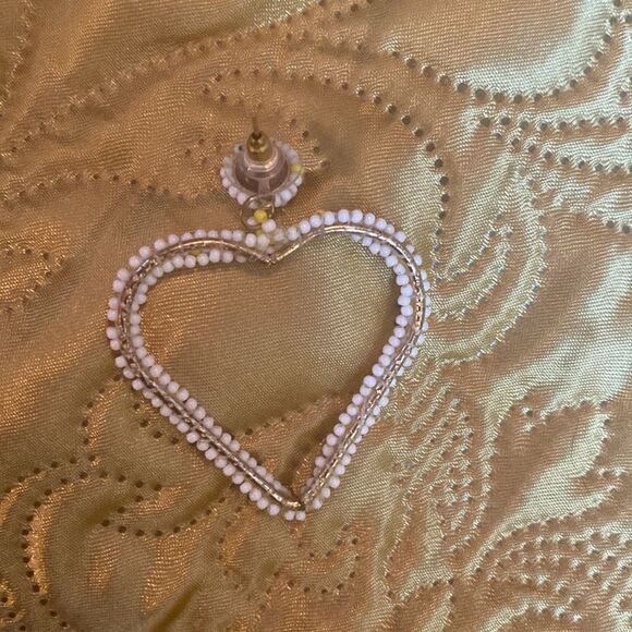 Noir Heart Shaped Earrings - Picture 3 of 4